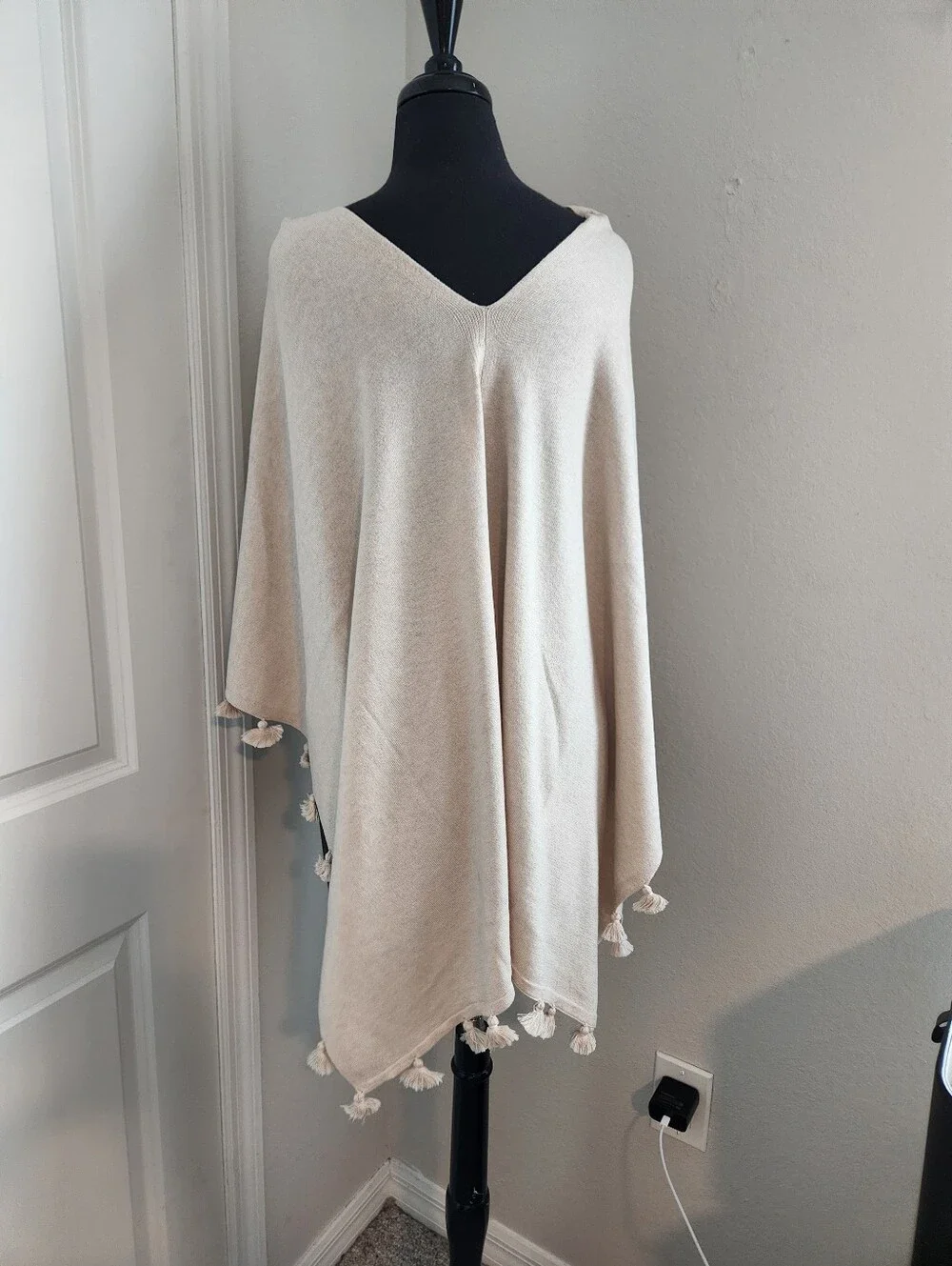 Elegant Cream Tassel Wrap Shawl - Unbranded